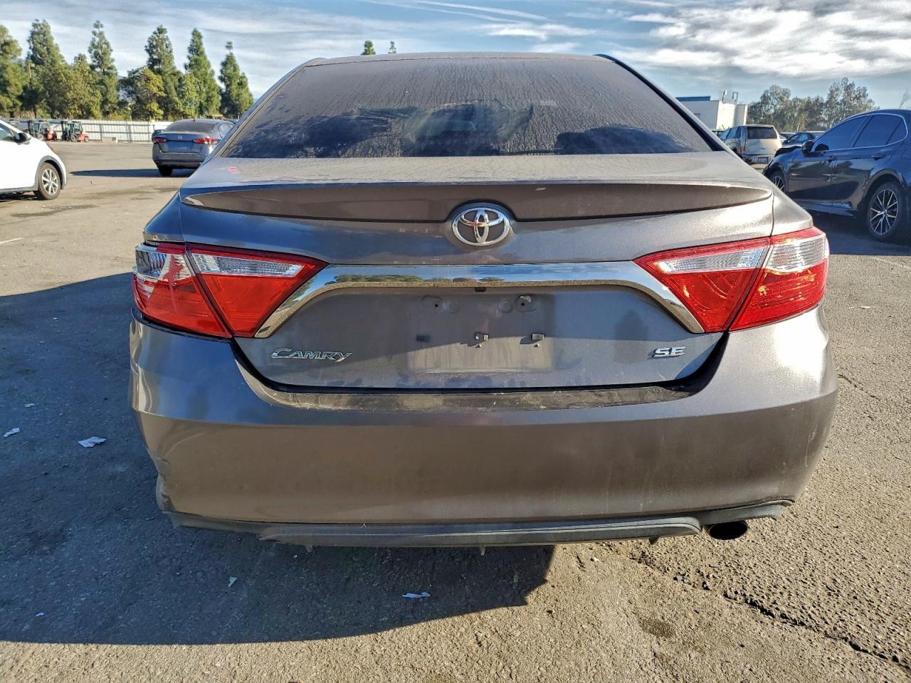 2016 Toyota Camry Le - Фото 6