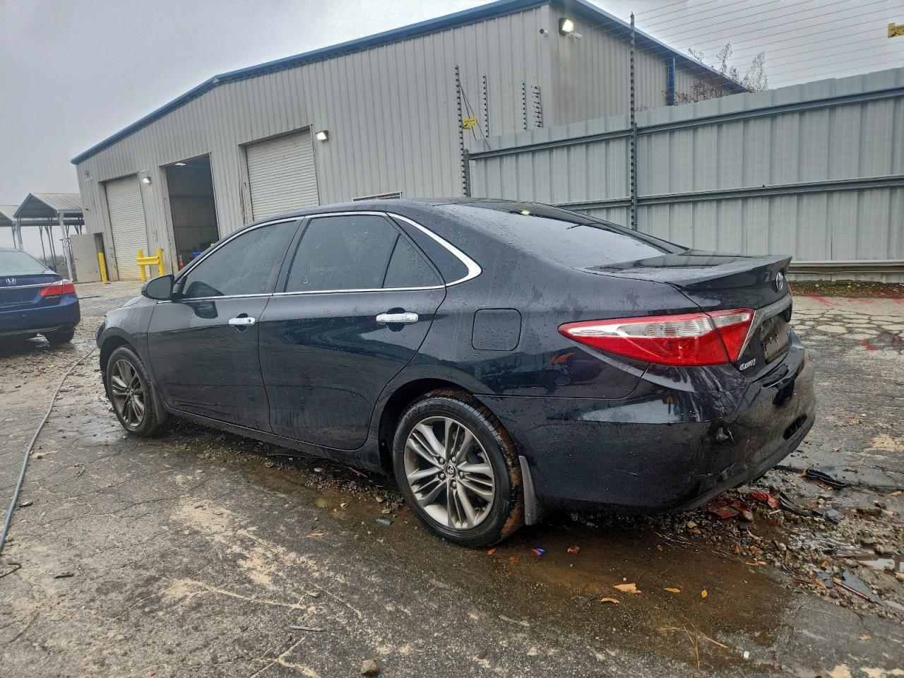 2015 Toyota Camry Se - Image 2