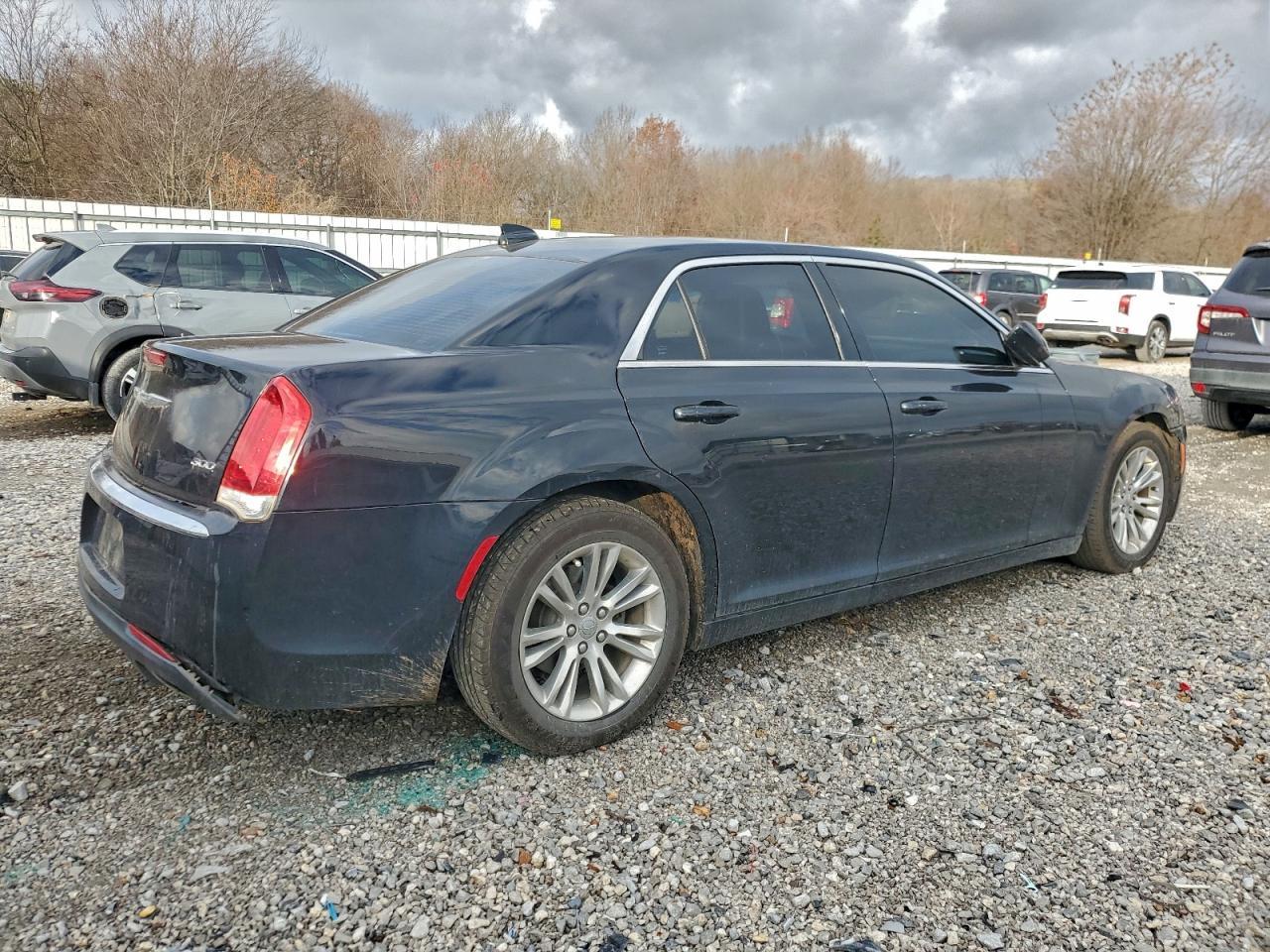 2016 Chrysler 300 Limited - Фото 3