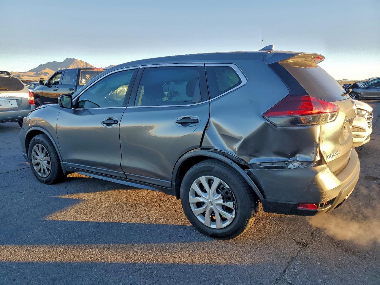 2019 Nissan Rogue S - Фото 2