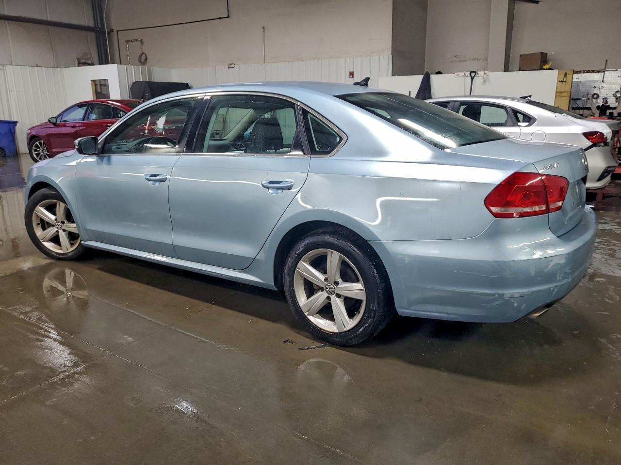 2013 Volkswagen Passat Se - Фото 2