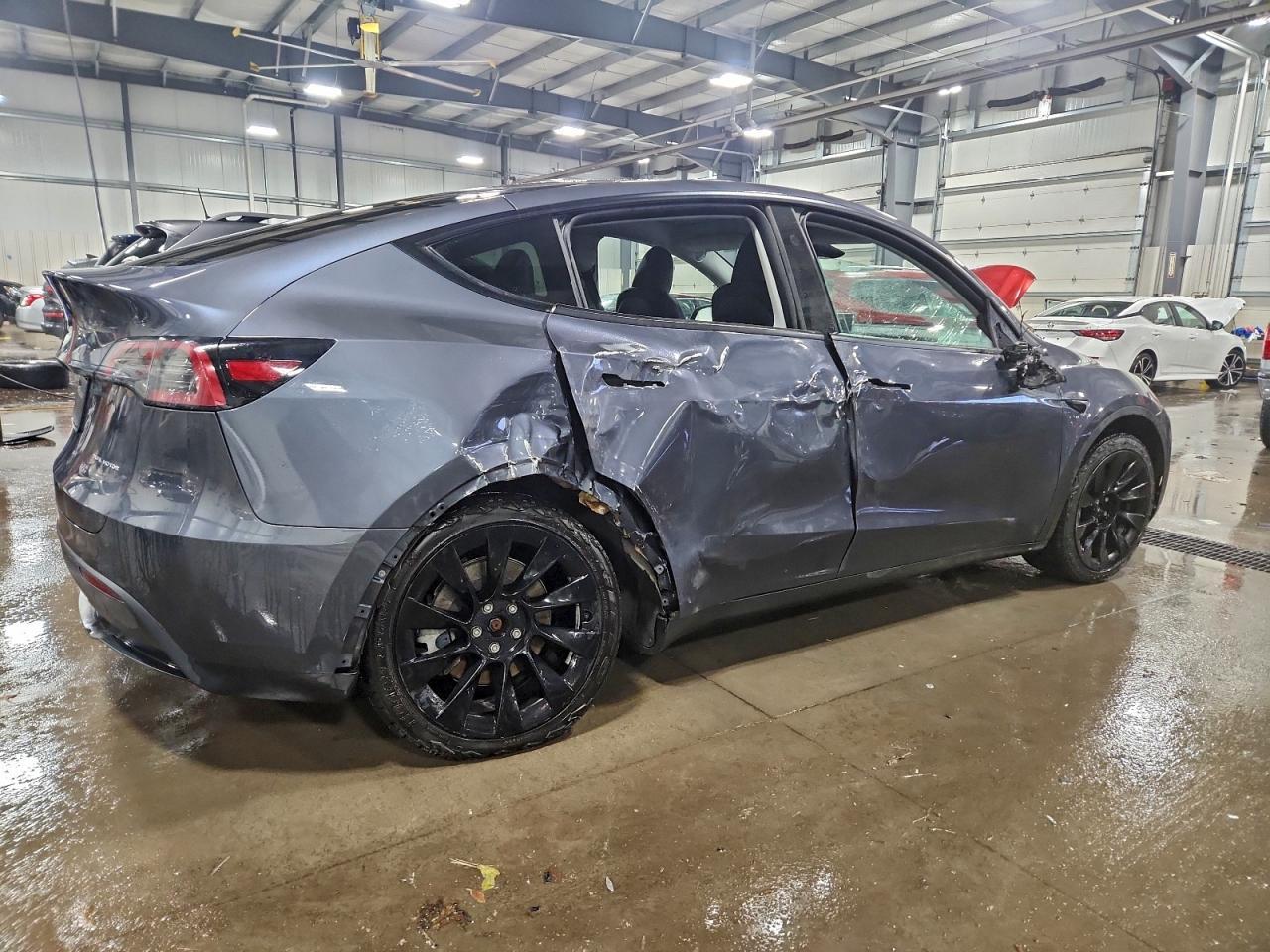 2023 Tesla Model Y - Фото 3