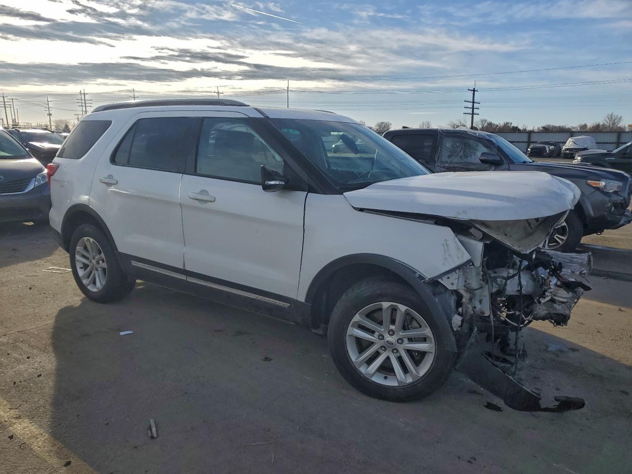 2016 Ford Explorer Xlt - Фото 4