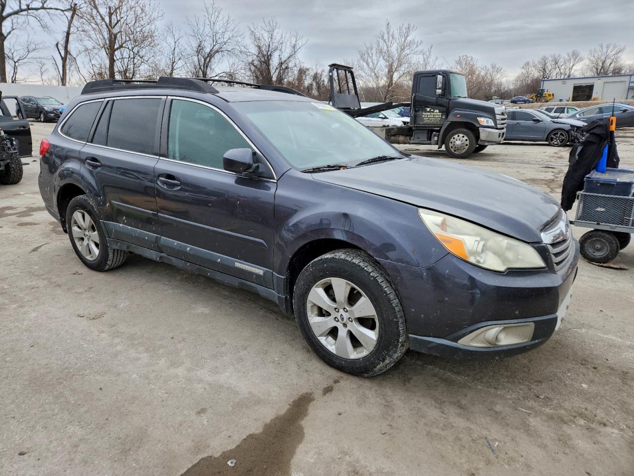2011 Subaru Outback 2.5I Limited - Image 4