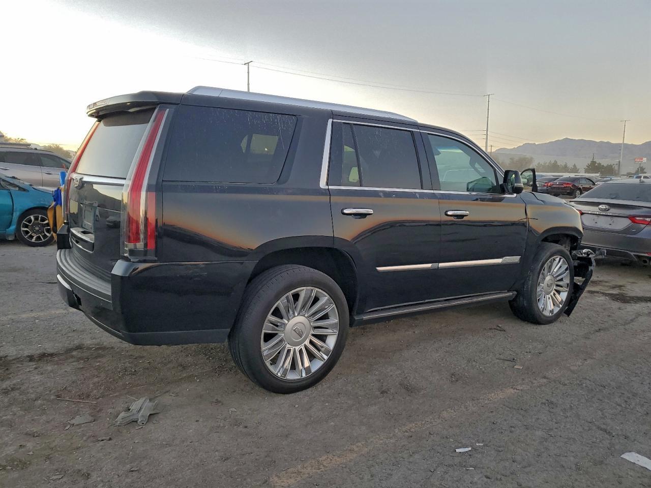 2016 Cadillac Escalade Platinum - Image 3
