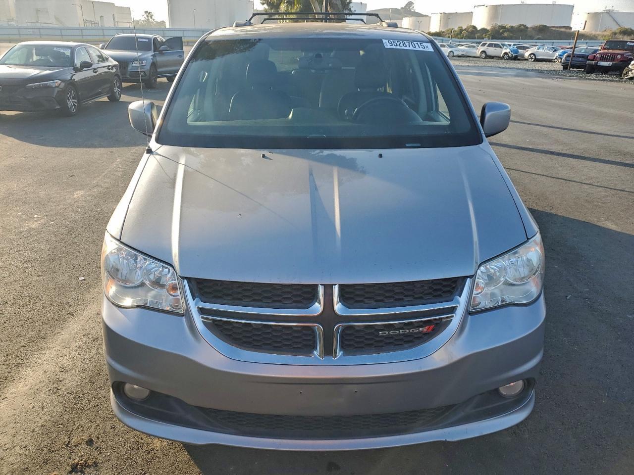 2017 Dodge Grand Caravan Sxt - Image 5