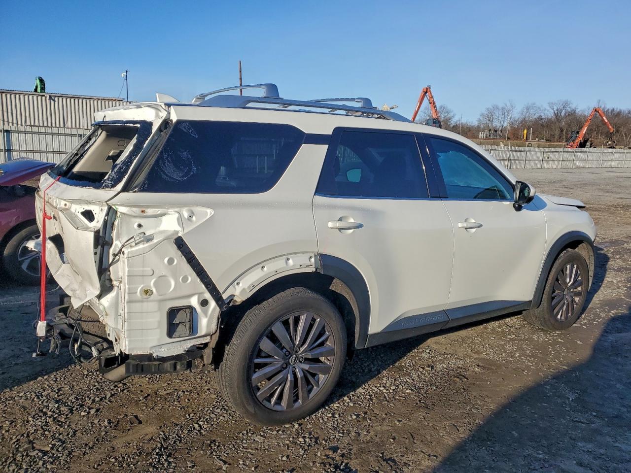 2023 Nissan Pathfinder Sl - Image 3