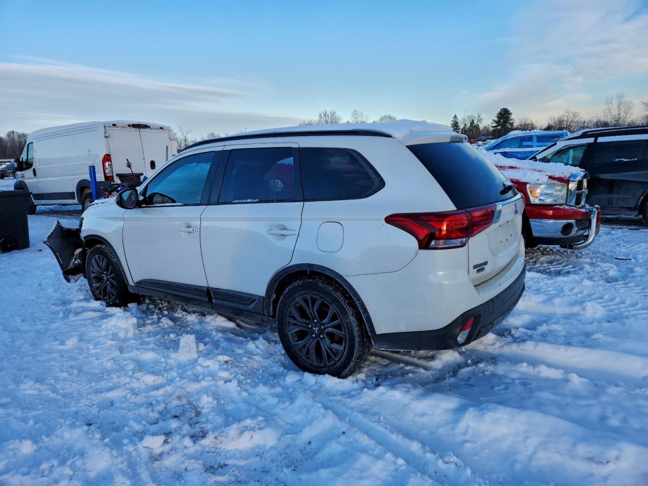 2018 Mitsubishi Outlander Se - Image 2