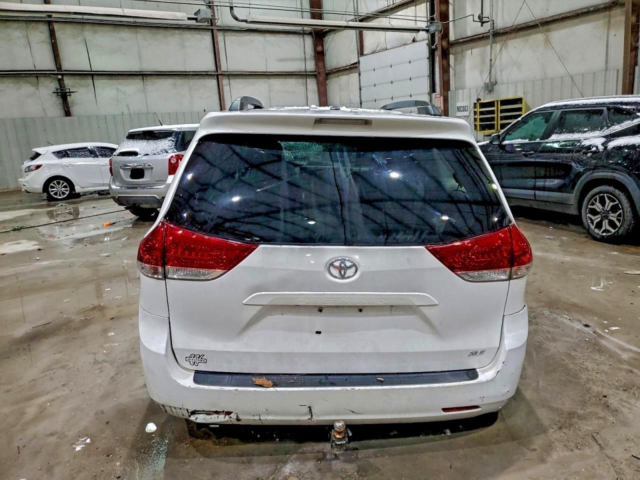 2013 Toyota Sienna Xle - Фото 6