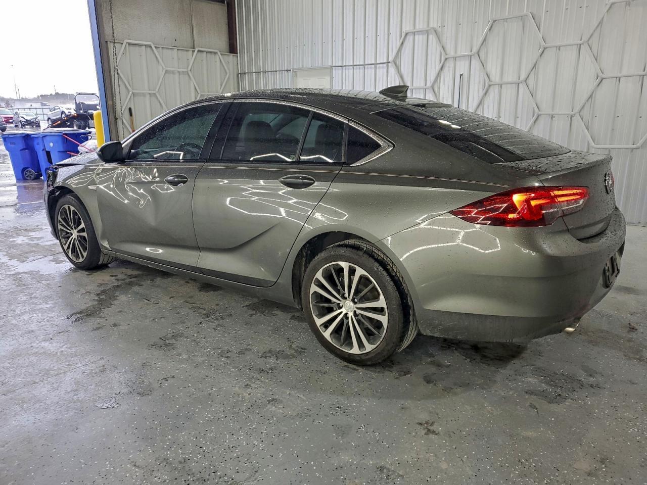 2019 Buick Regal Essence - Image 2