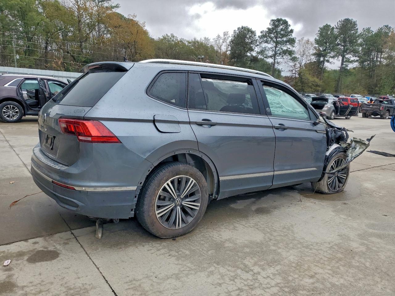 2024 Volkswagen Tiguan Se - Image 3