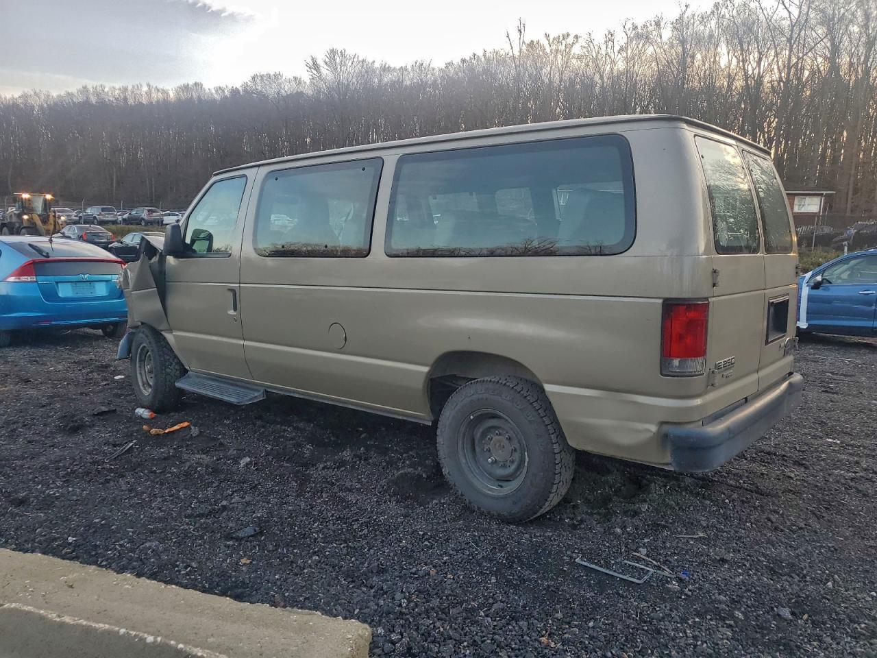 2014 Ford Econoline E250 Van - Image 2