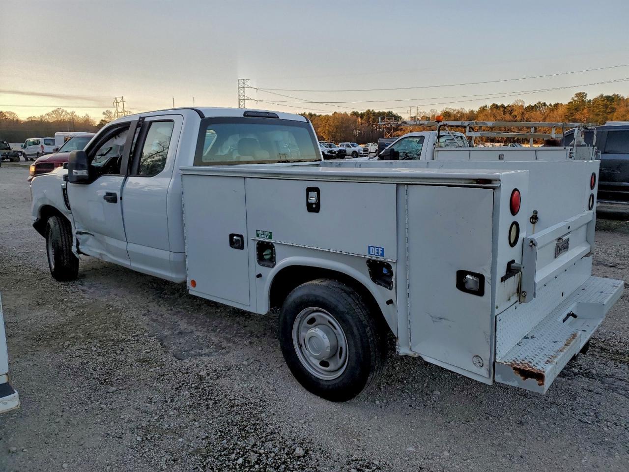 2017 Ford F350 Super Duty - Фото 2