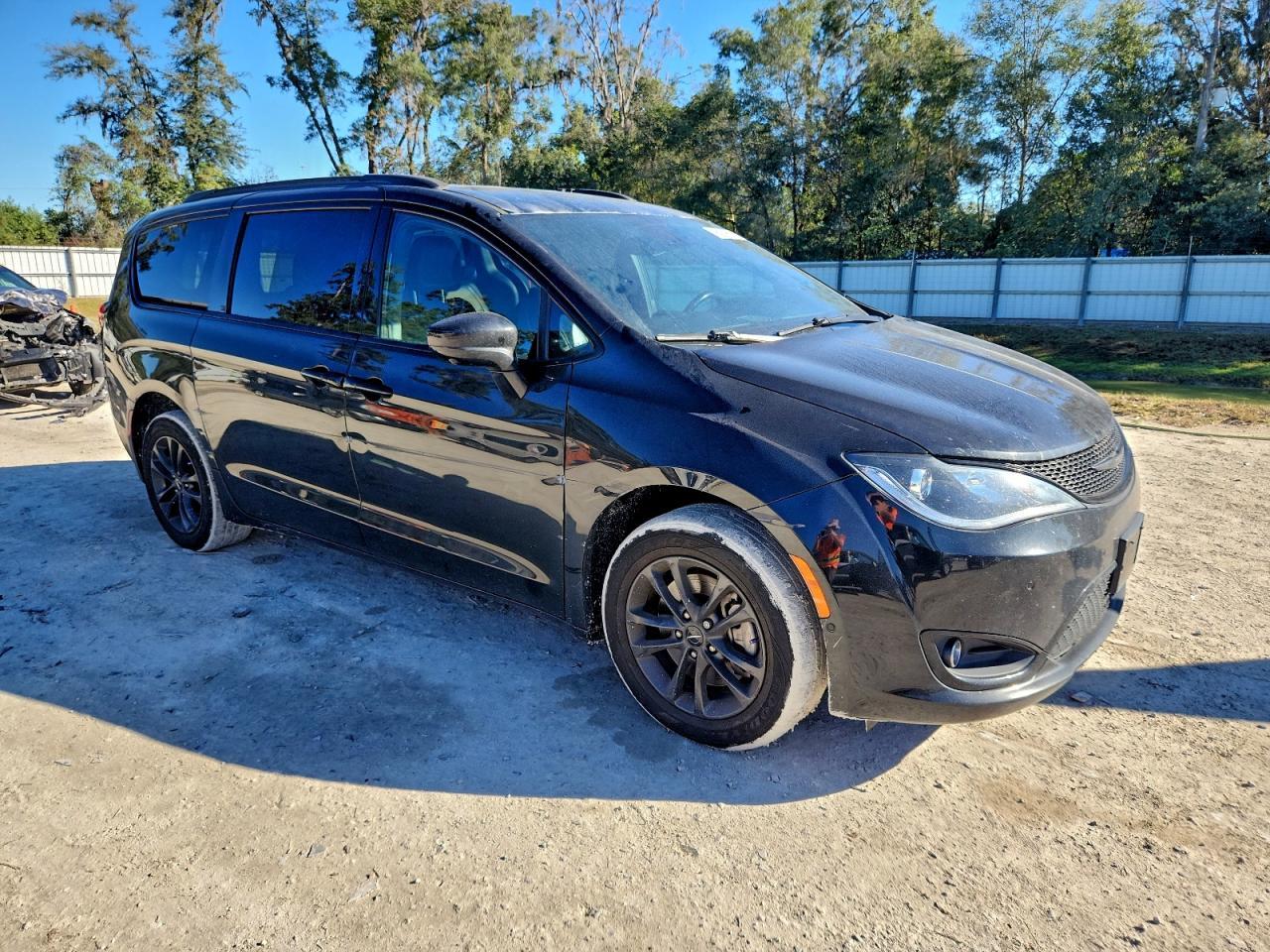 2020 Chrysler Pacifica Touring L - Фото 4