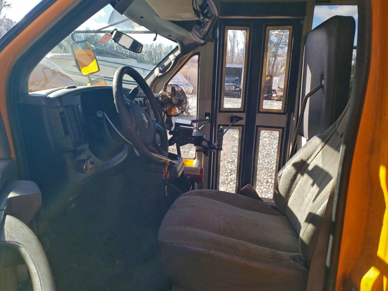 2012 Chevrolet Express School Bus - Фото 5