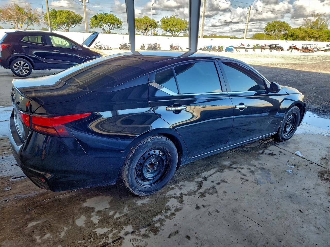 2024 Nissan Altima S - Фото 3