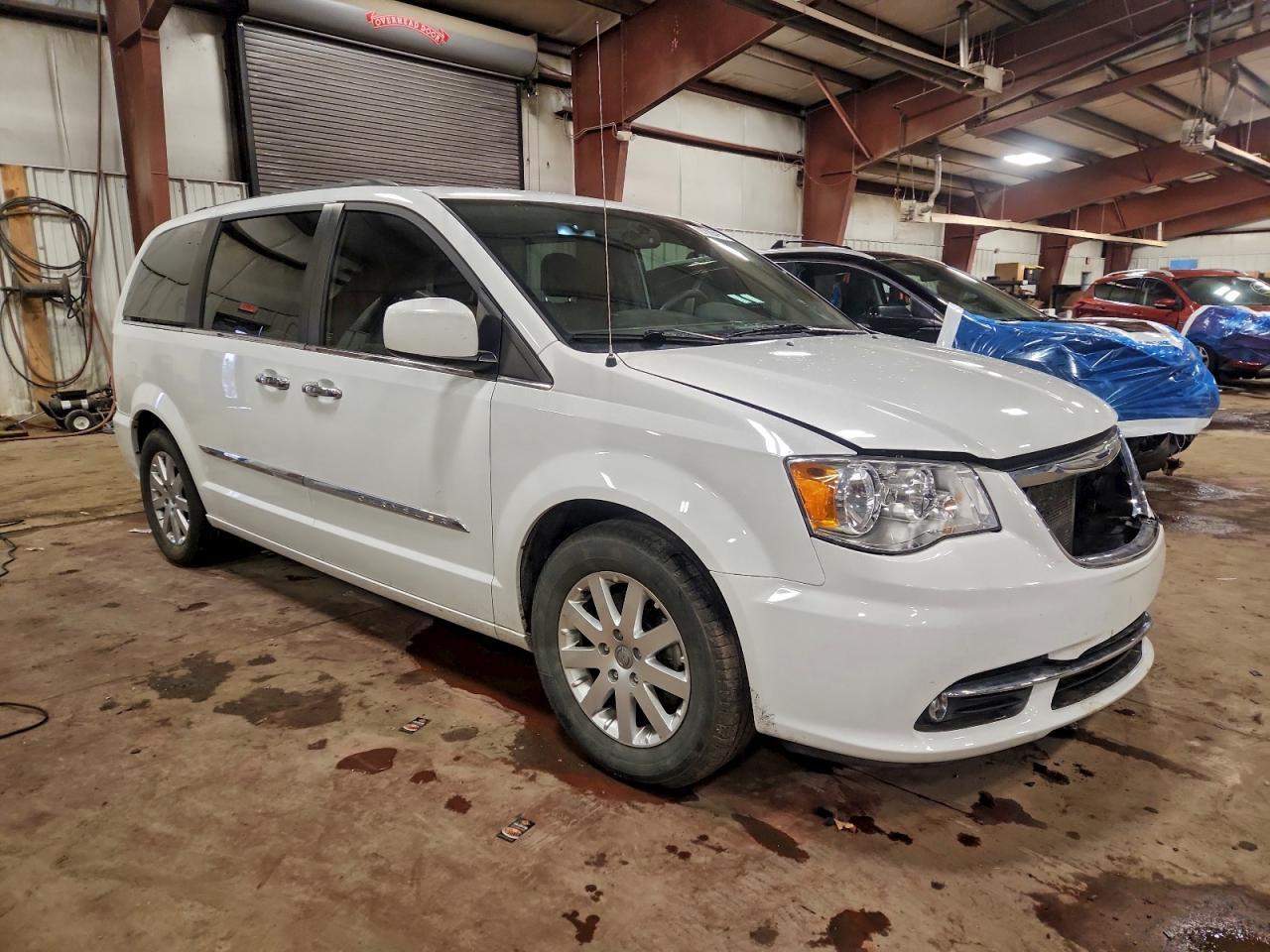 2016 Chrysler Town & Country Touring - Image 4