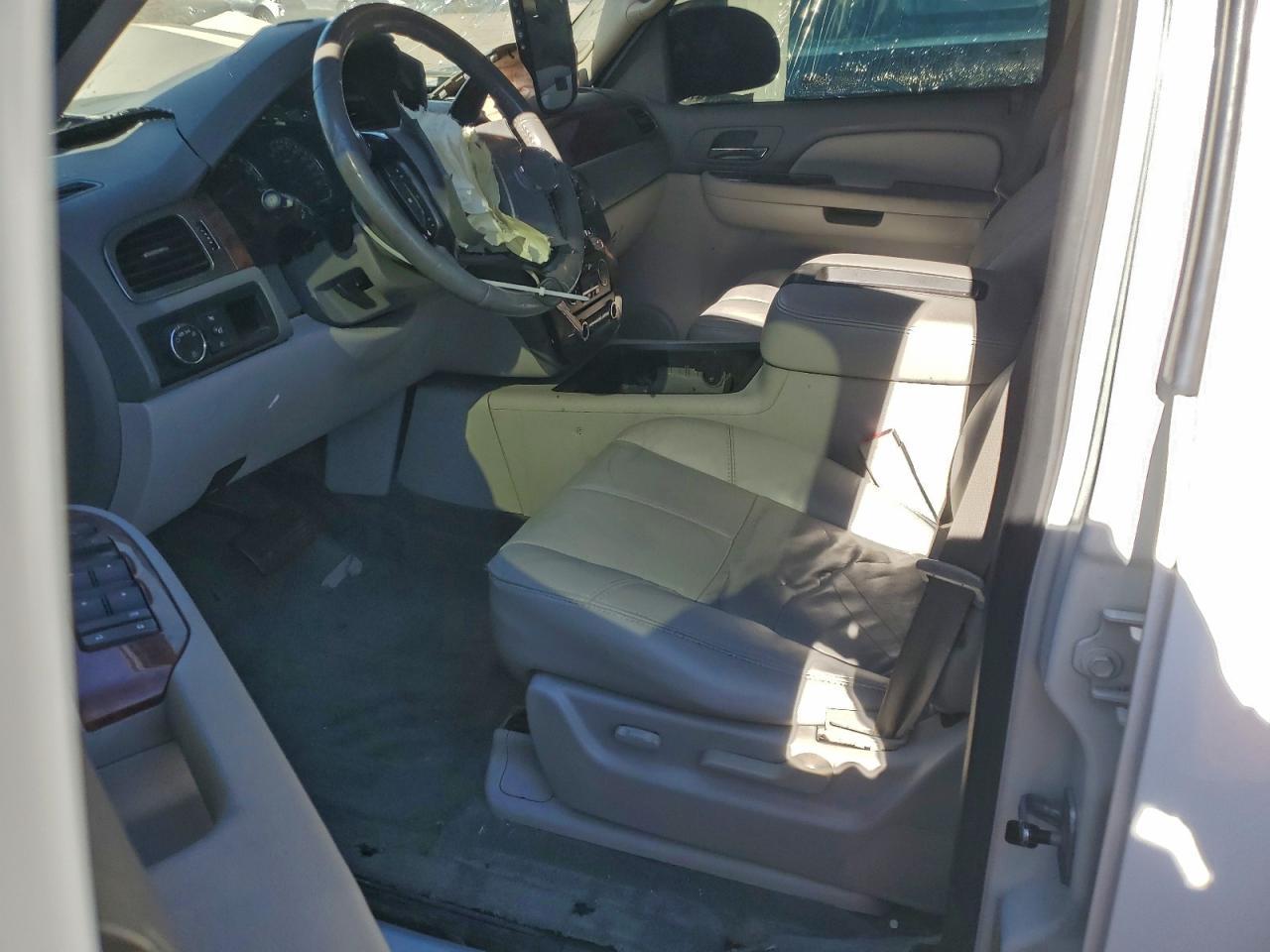 2007 Chevrolet Suburban C1500 - Image 7