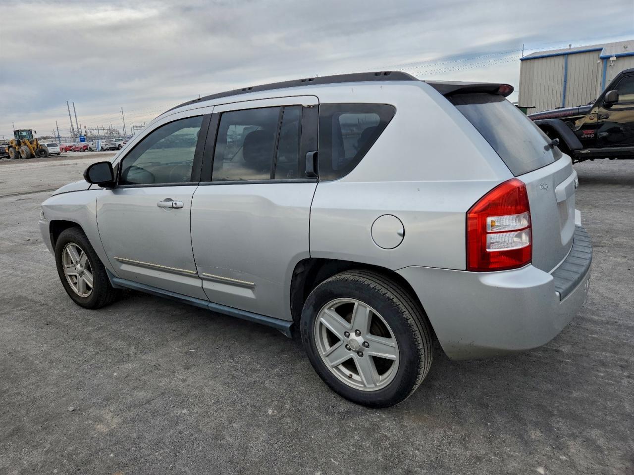 2010 Jeep Compass - Фото 2