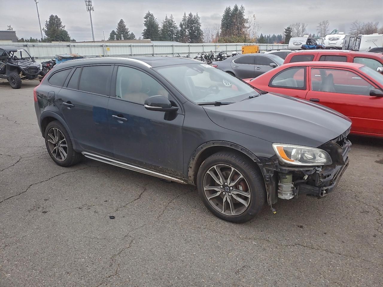 2015 Volvo V60 Cross Country Premier - Image 4