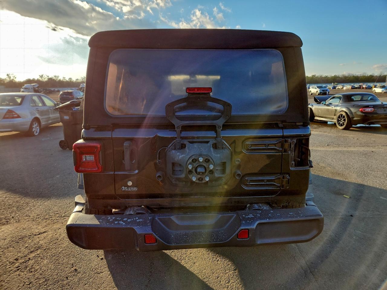 2018 Jeep Wrangler Unlimited Sahara - Image 6