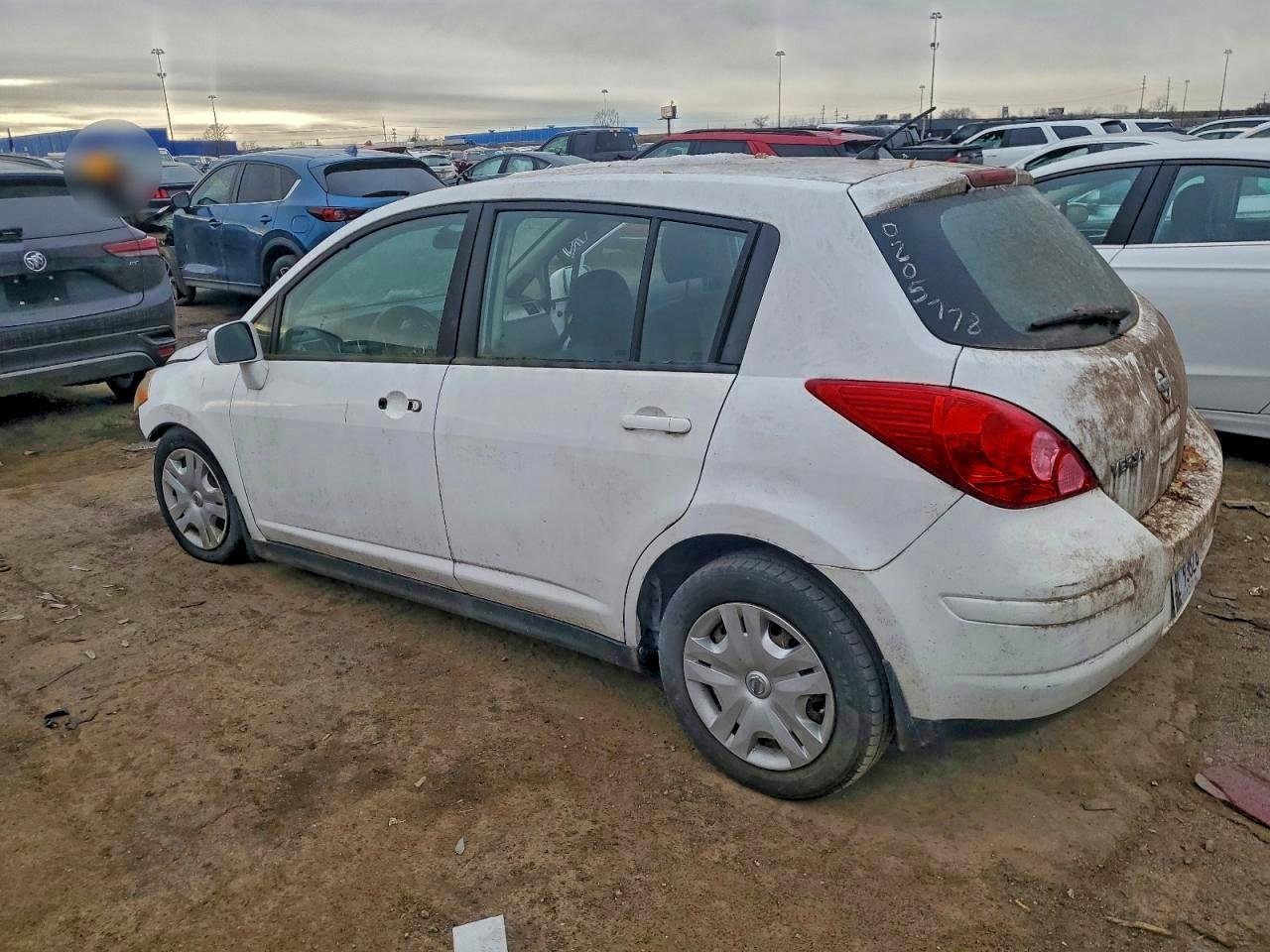 2011 Nissan Versa S - Фото 2