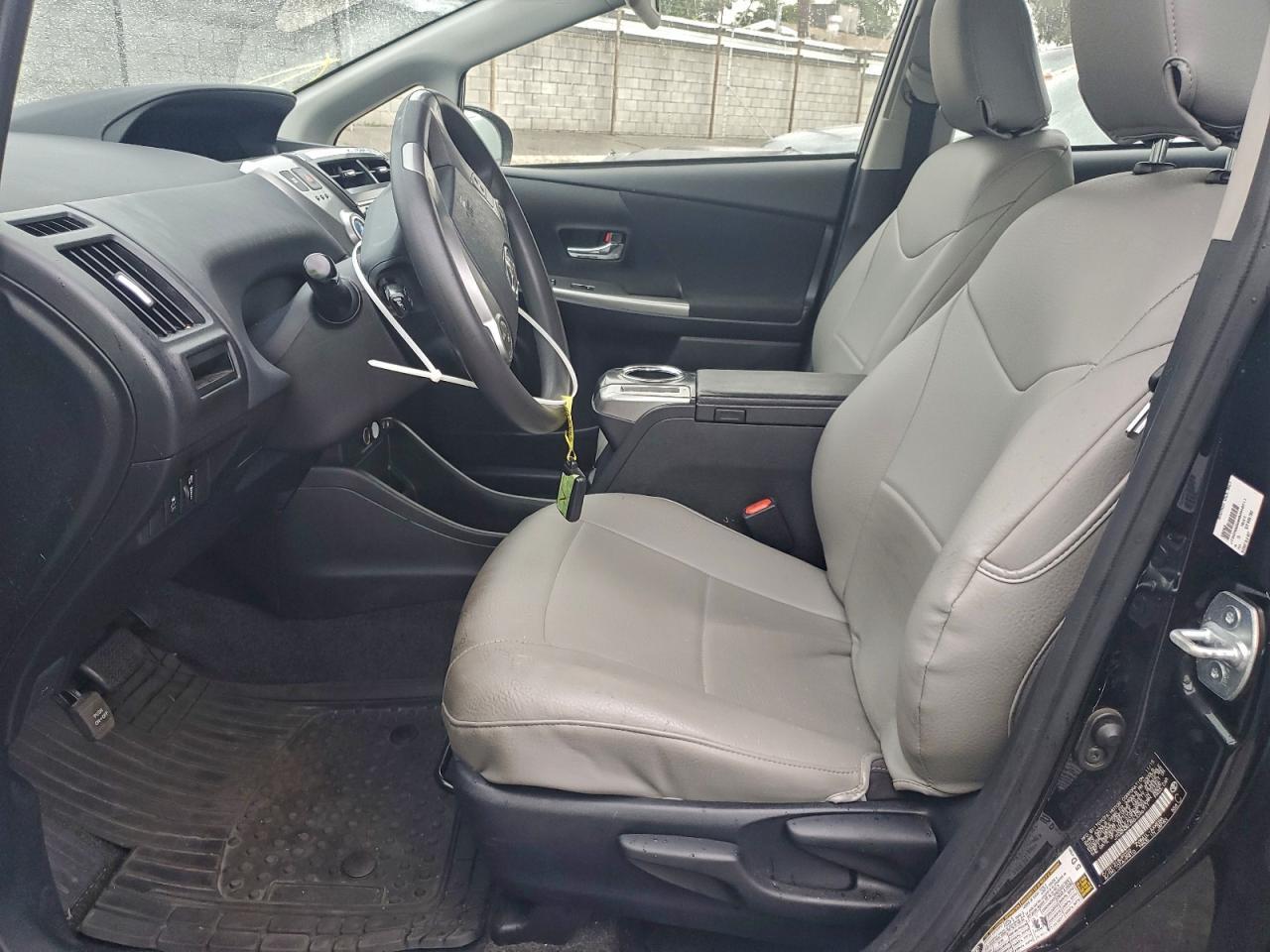 2016 Toyota Prius V - Image 7