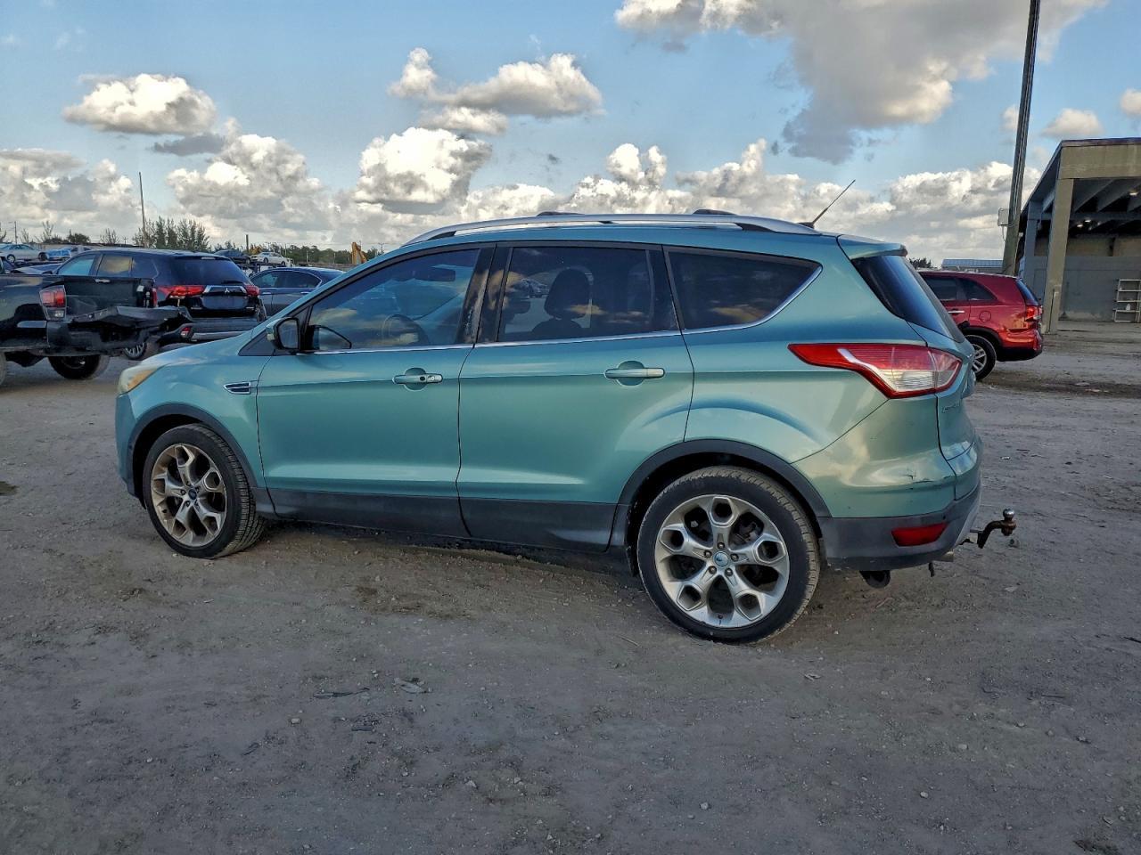 2013 Ford Escape Titanium - Фото 2