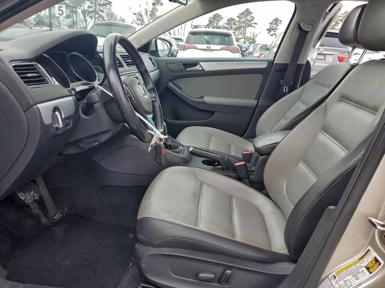 2016 Volkswagen Jetta Hybrid - Image 7