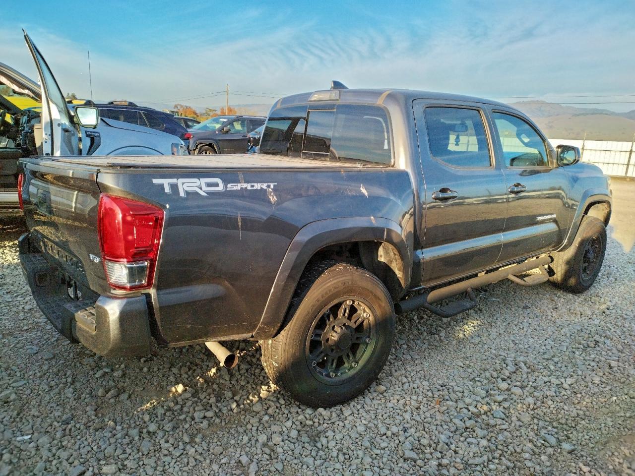 2017 Toyota Tacoma Double Cab - Image 3