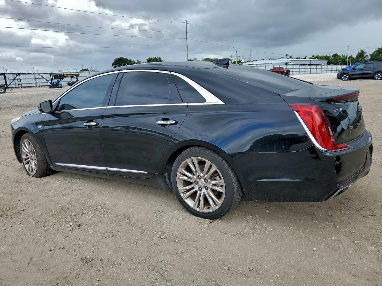 2018 Cadillac Xts Luxury - Image 2