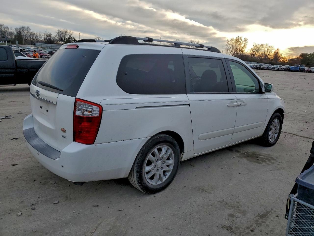 2008 Kia Sedona Ex - Image 3
