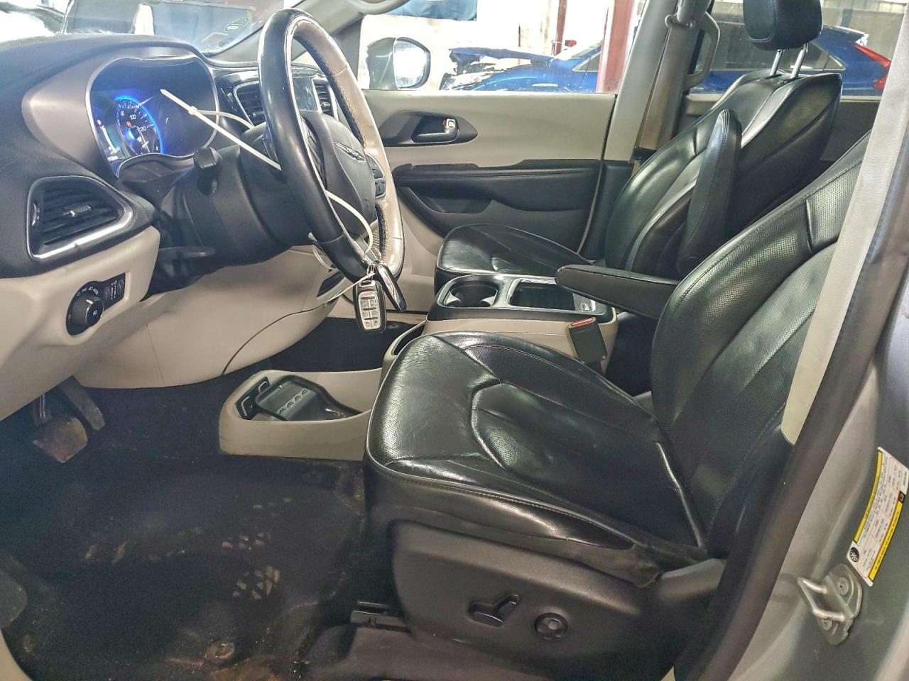 2018 Chrysler Pacifica Limited - Image 7