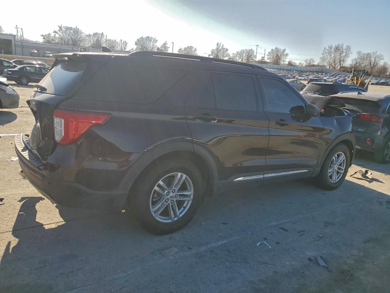 2023 Ford Explorer Xlt - Image 3