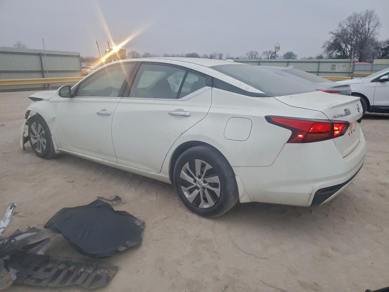 2019 Nissan Altima S - Фото 2