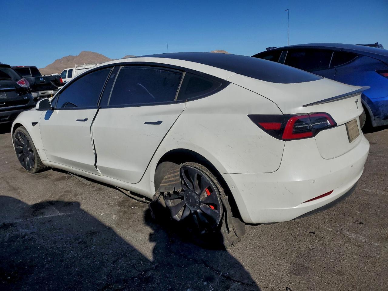 2021 Tesla Model 3 - Фото 2