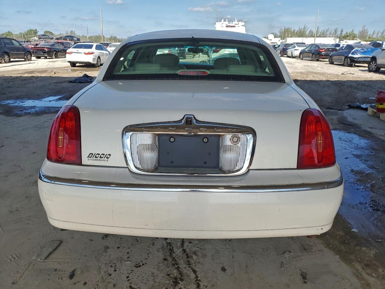 2002 Lincoln Town Car Cartier L - Image 6