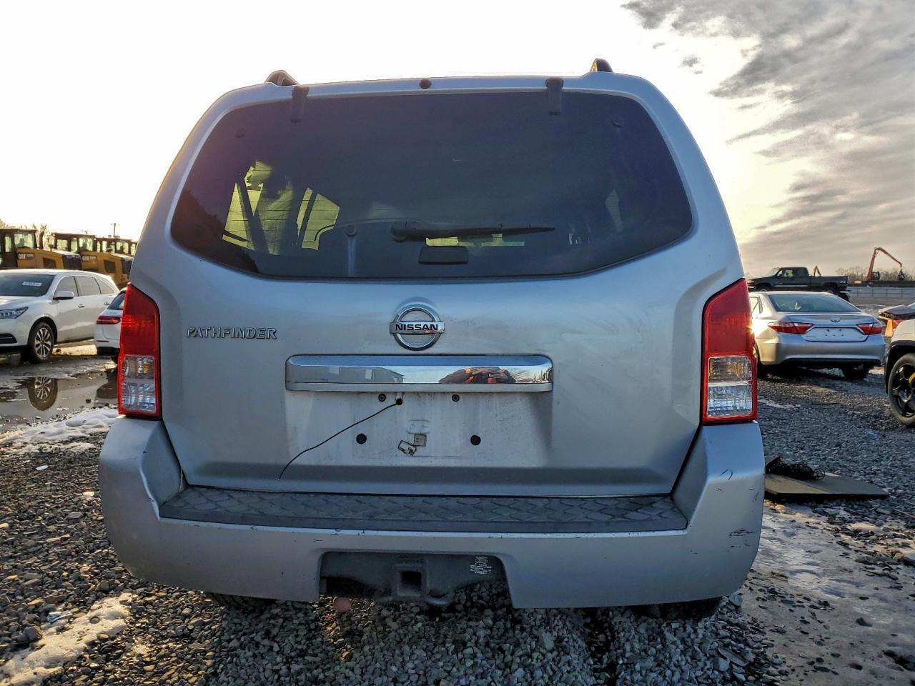 2011 Nissan Pathfinder S - Фото 6