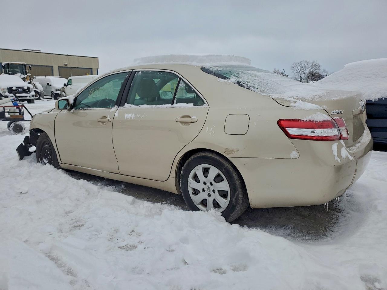 2010 Toyota Camry Base - Фото 2