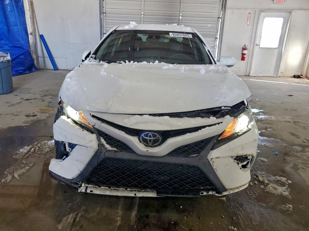 2018 Toyota Camry Le - Image 5