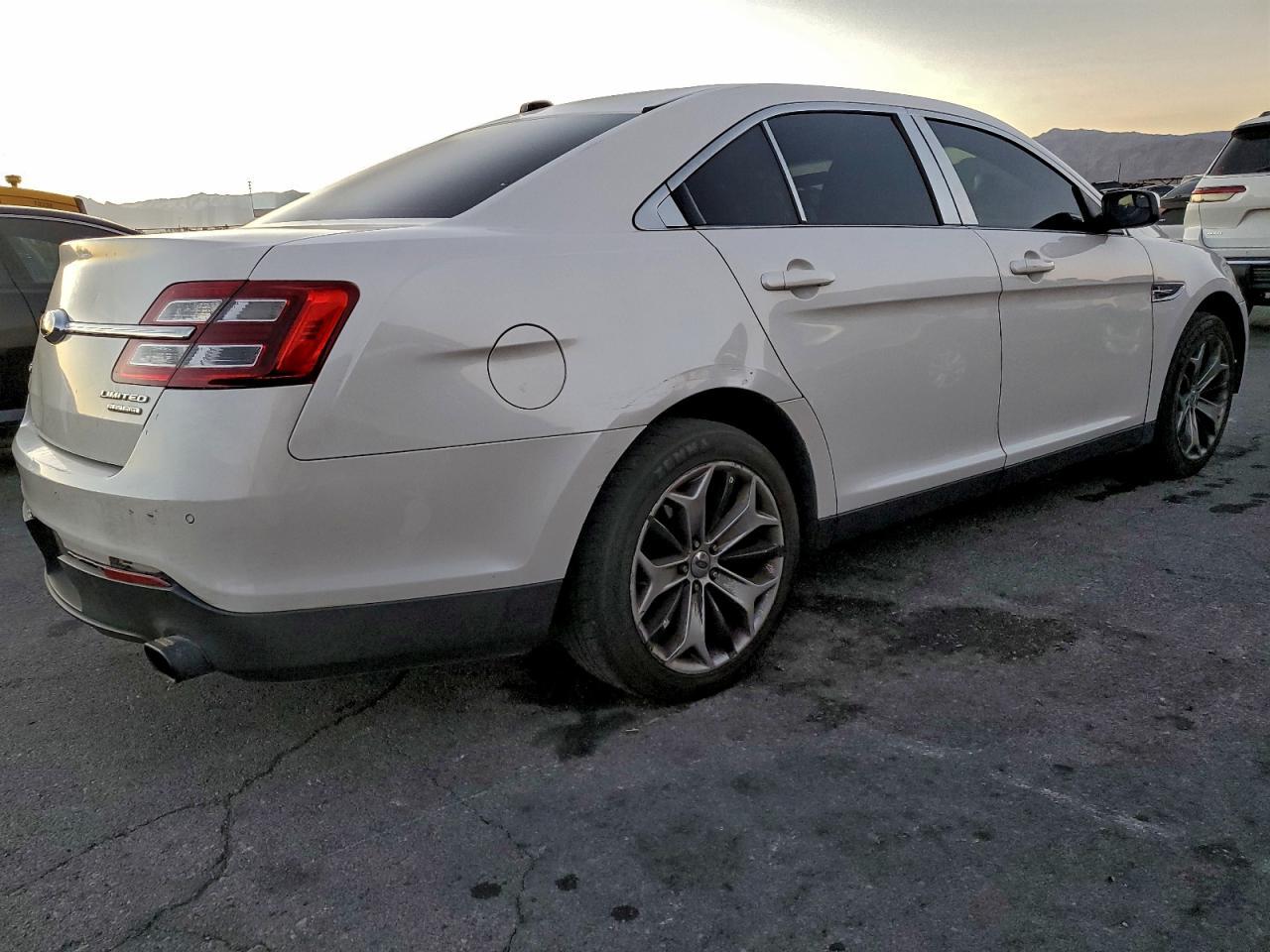 2014 Ford Taurus - Фото 3