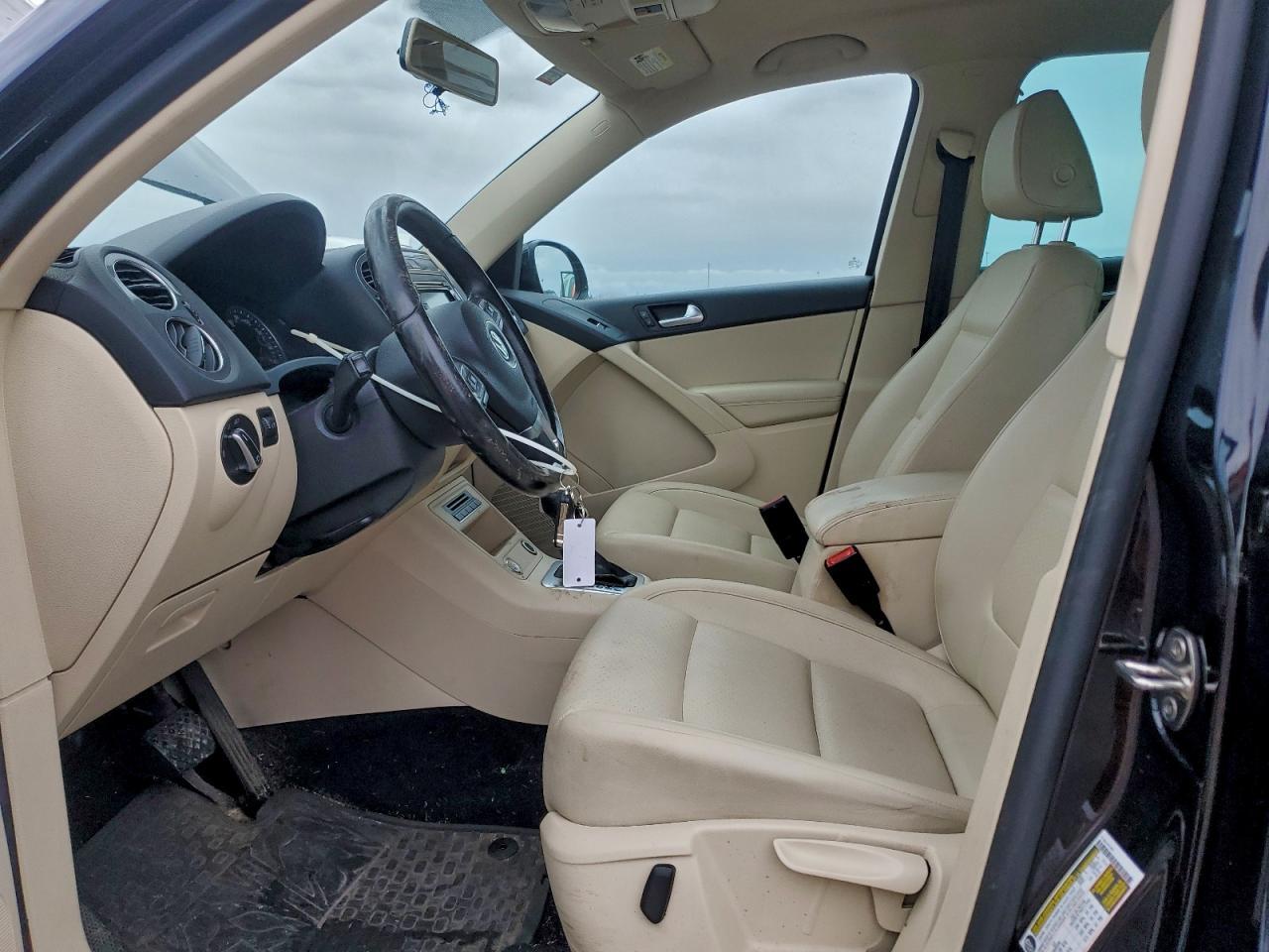 2014 Volkswagen Tiguan S - Image 7