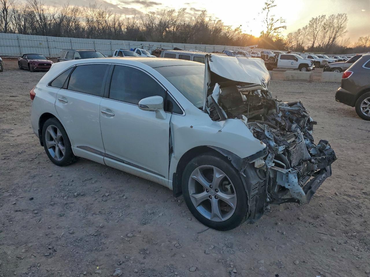 2013 Toyota Venza Le - Фото 4
