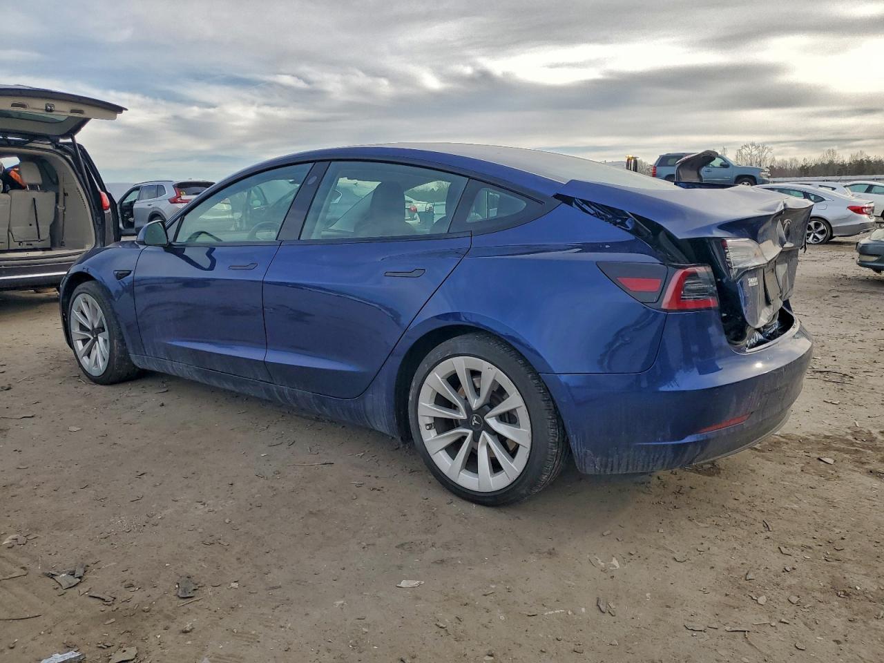 2022 Tesla Model 3 - Фото 2