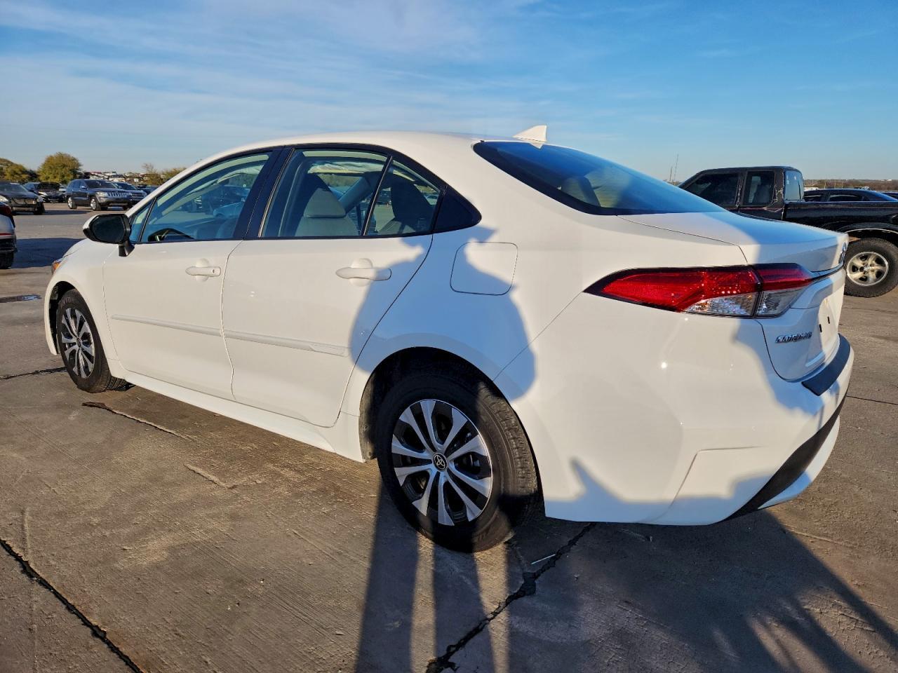 2022 Toyota Corolla Hybrid Le - Фото 2