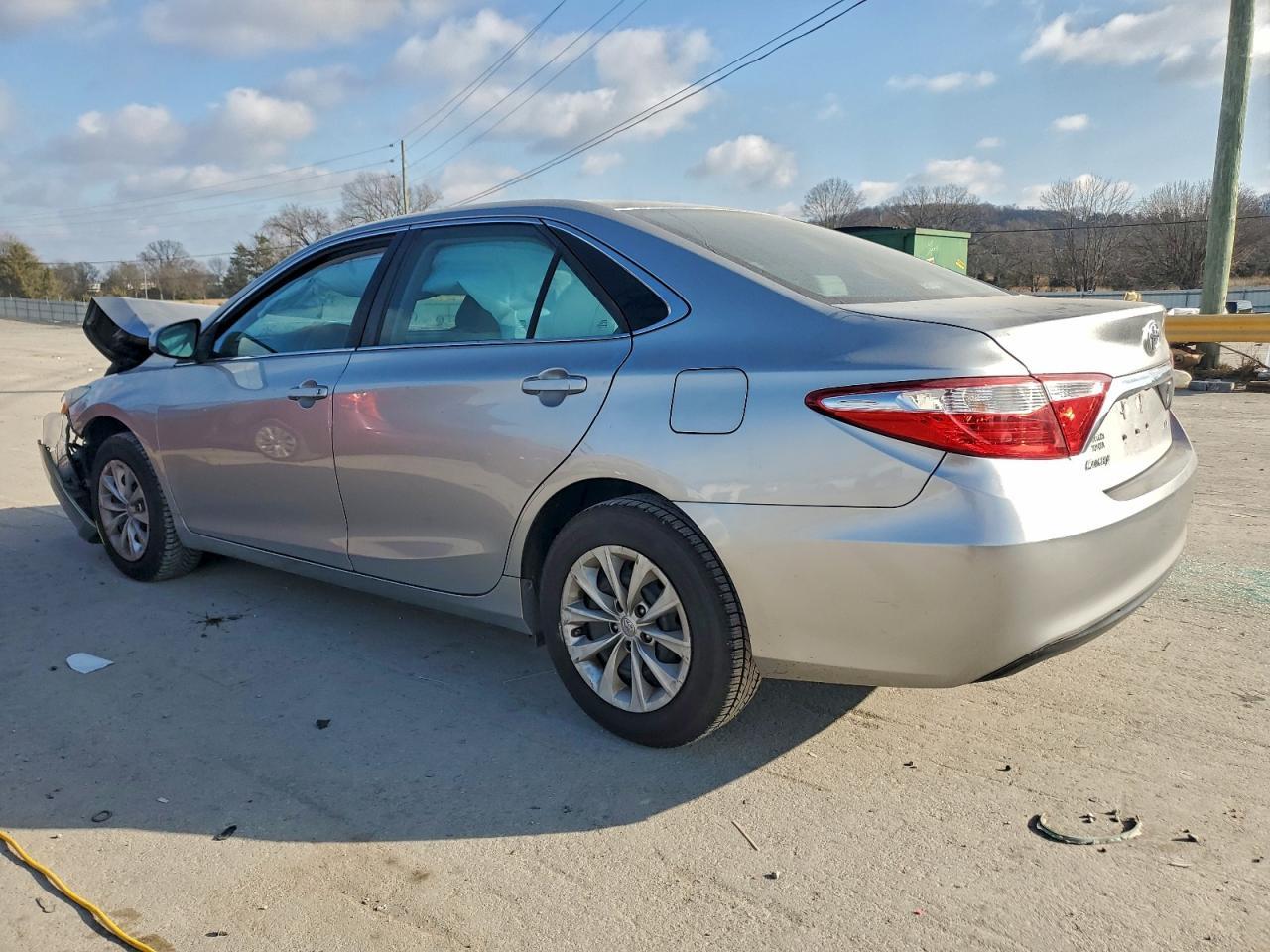 2016 Toyota Camry Le - Image 2