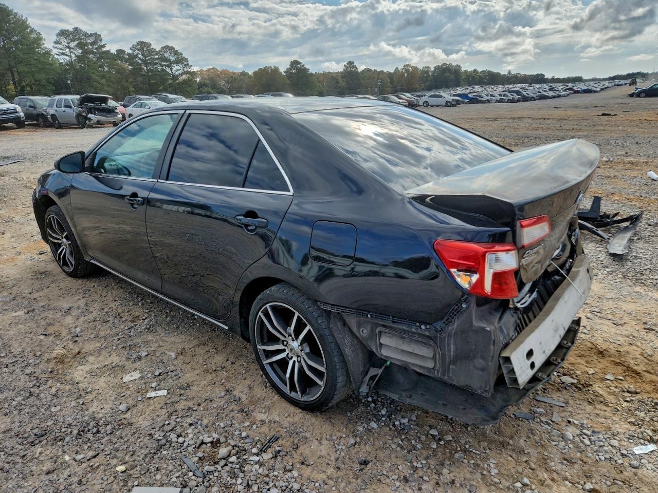 2012 Toyota Camry - Фото 2