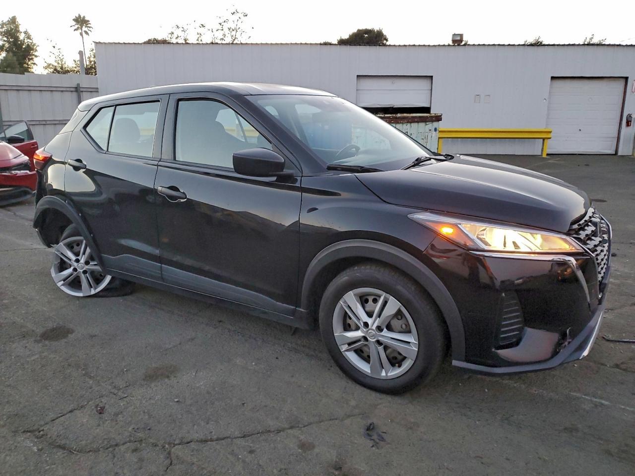 2021 Nissan Kicks S - Фото 4