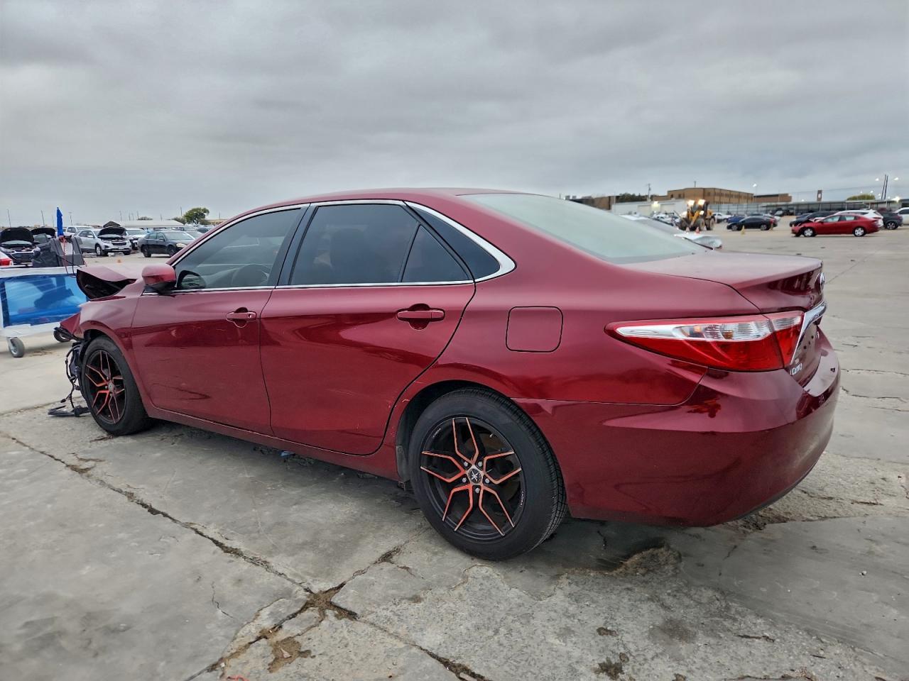 2016 Toyota Camry Le - Фото 2
