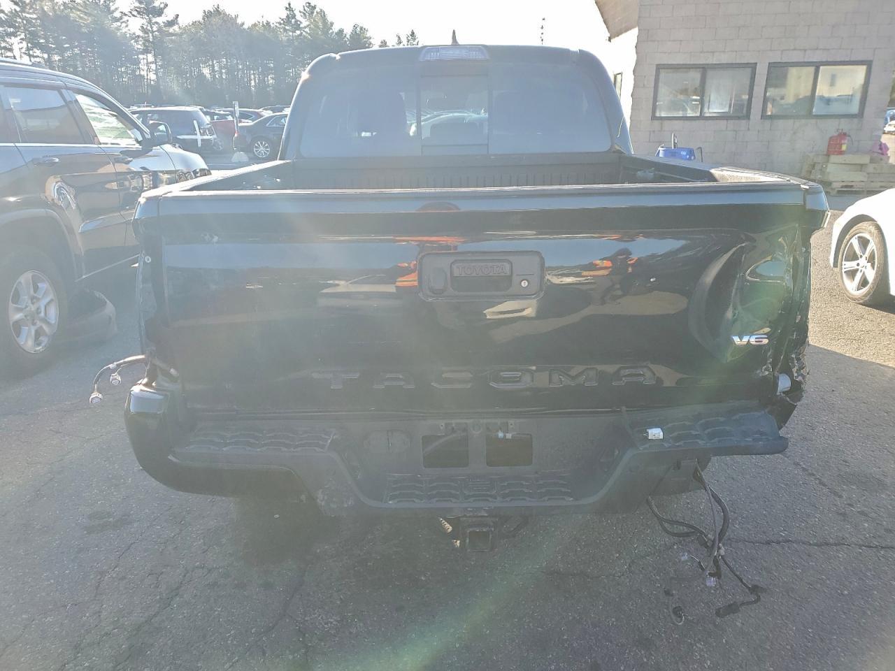 2018 Toyota Tacoma Double Cab - Image 6
